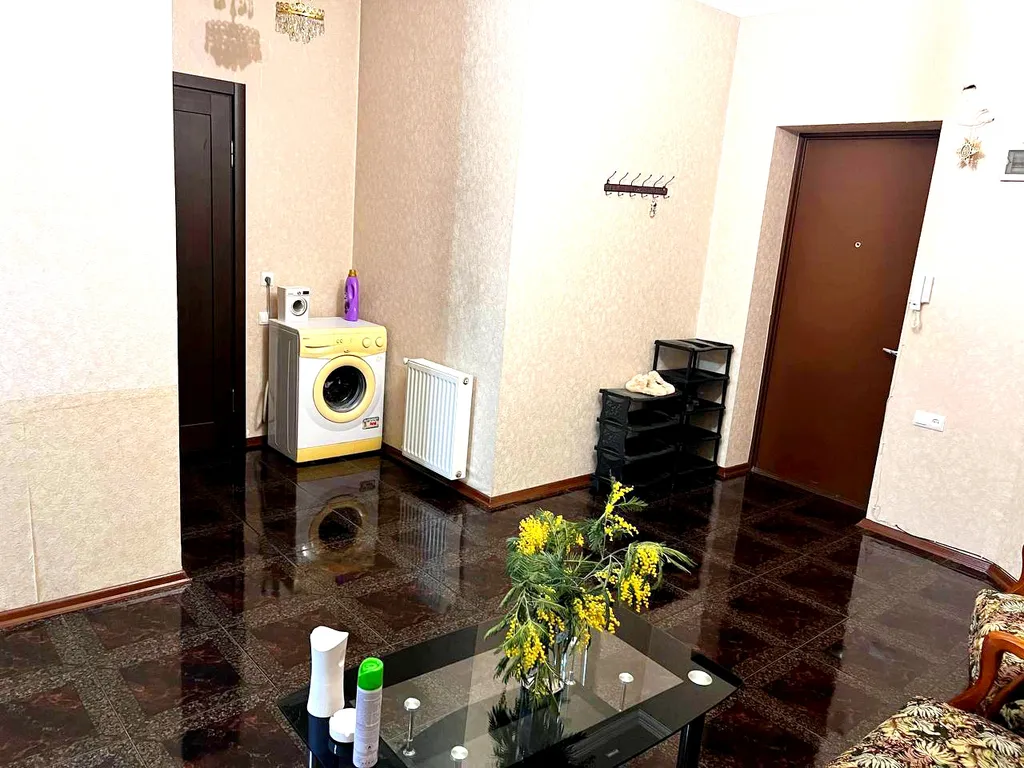 Большая и просторная квартира с двумя балконами в центре