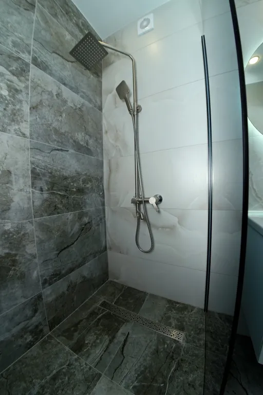 Комфортные апартаменты с видом на метромост и центр