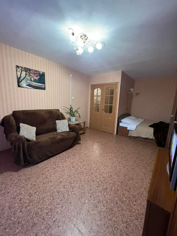 Квартира на 8 этаже с большой кухней и двумя балконами