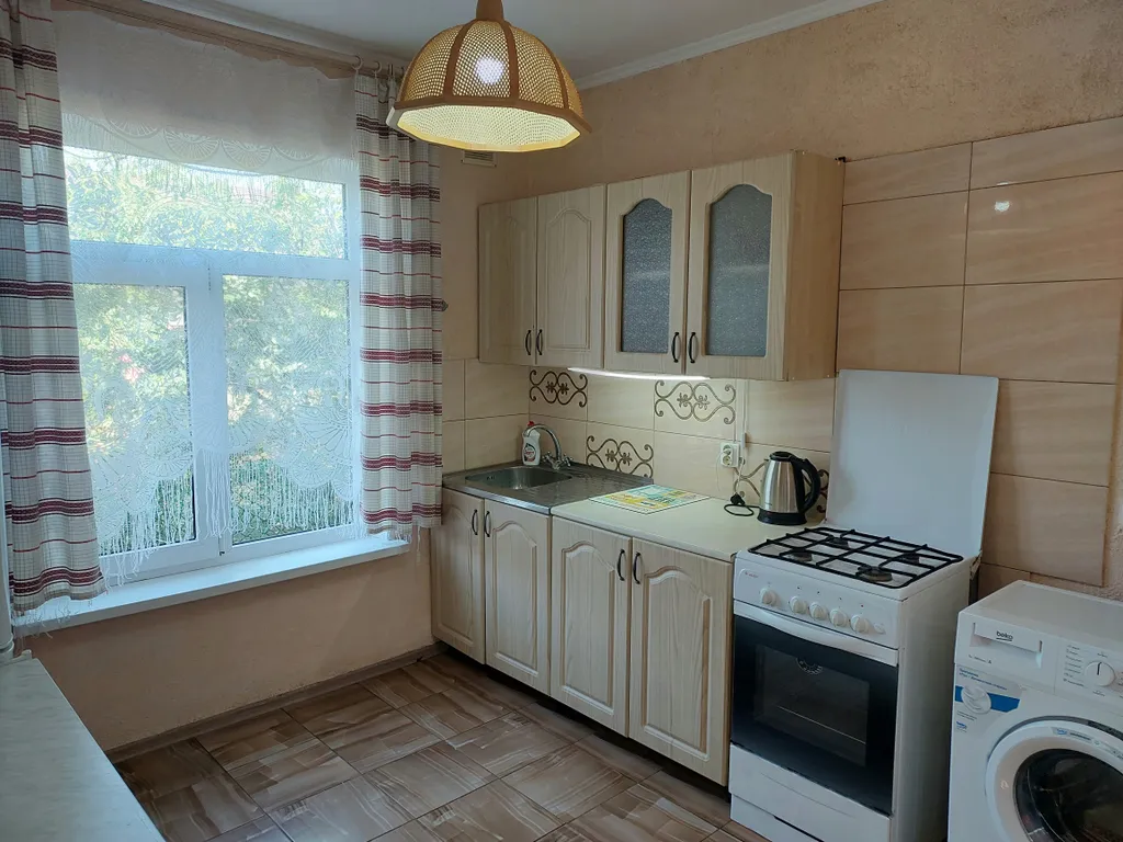 Уютный дом с видом на сад