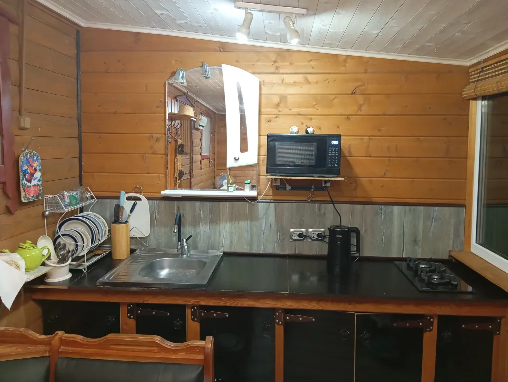 Домик с видом на затопленную колокольню