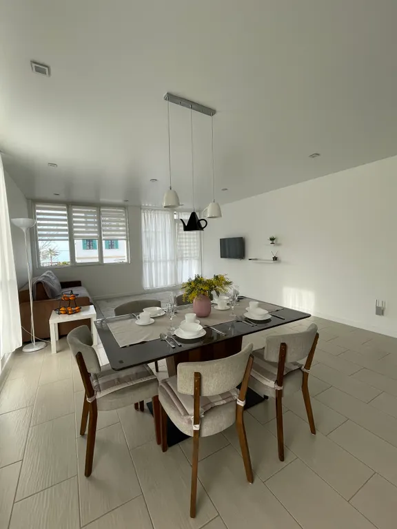 Просторный 3-комнатный апартамент с видом на море