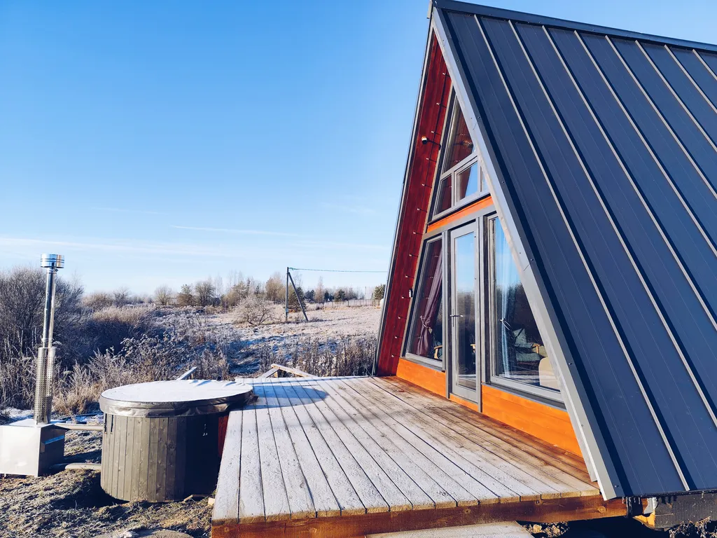 Коттедж Уютный дом с панорамным видом на лес — Луга