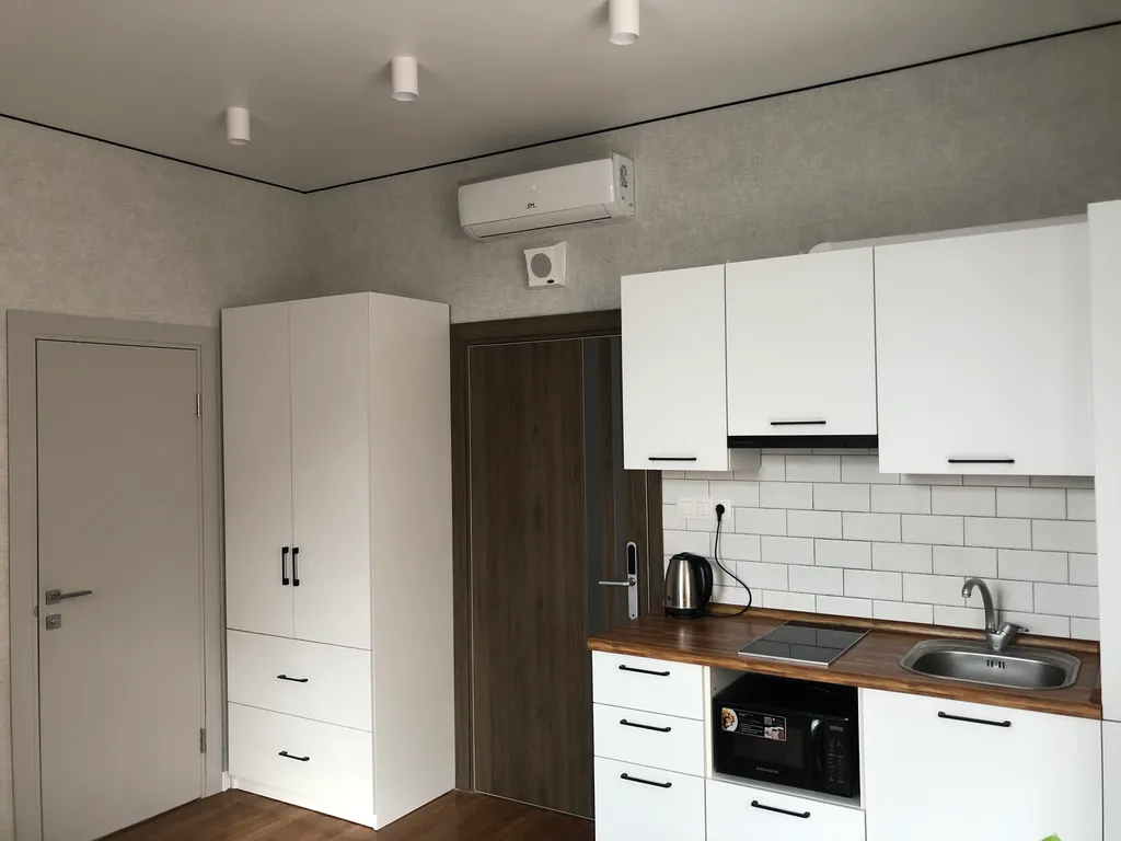 Апартамент-студия с кухней и балконом у моря