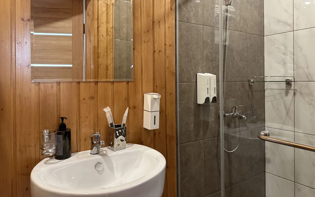 Семейный дом на берегу реки