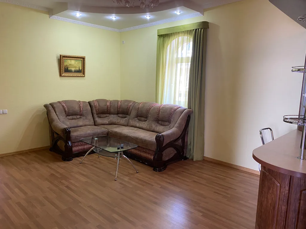 Дом с бассейном для большой компании