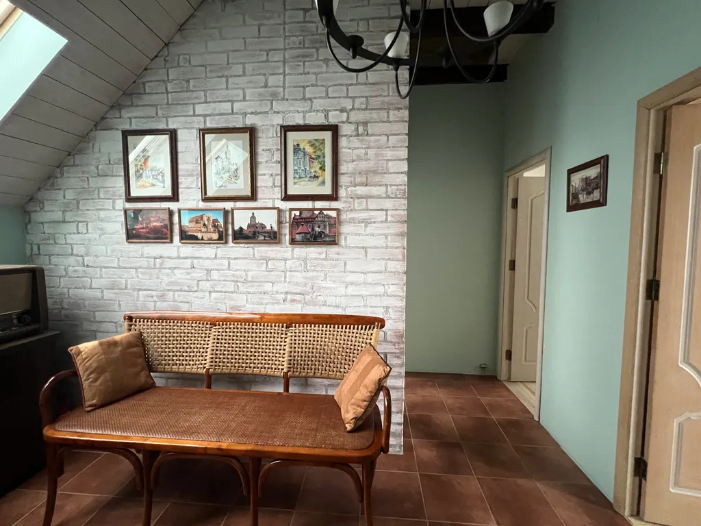 Коттедж с отдельным входом и видом на сад