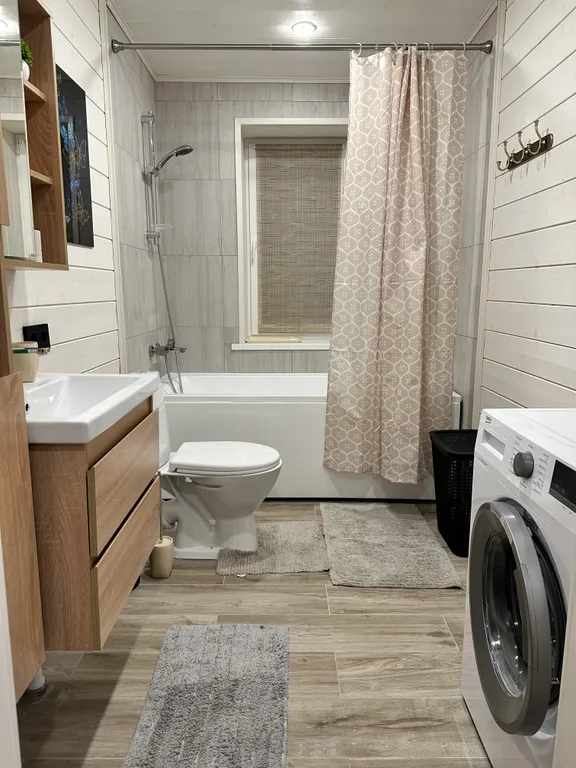 Дом на участке 6 сот.