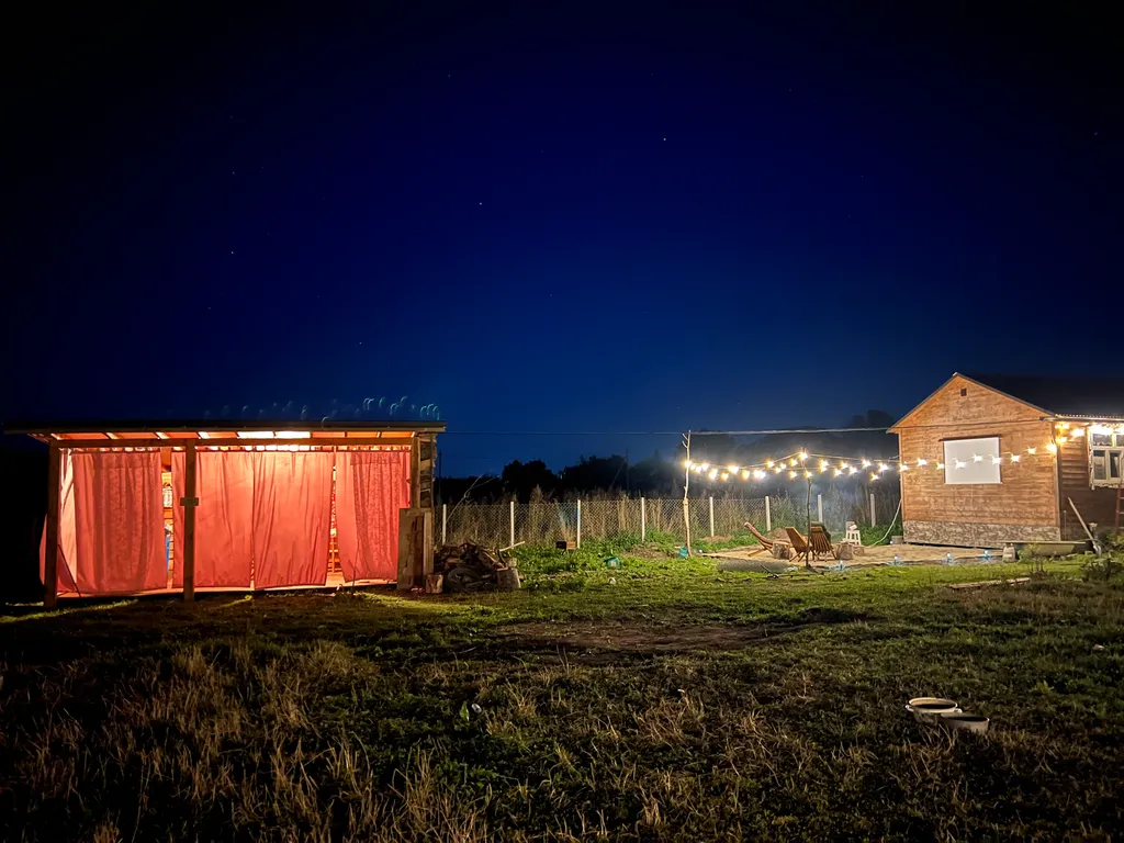 Дом в горах у реки