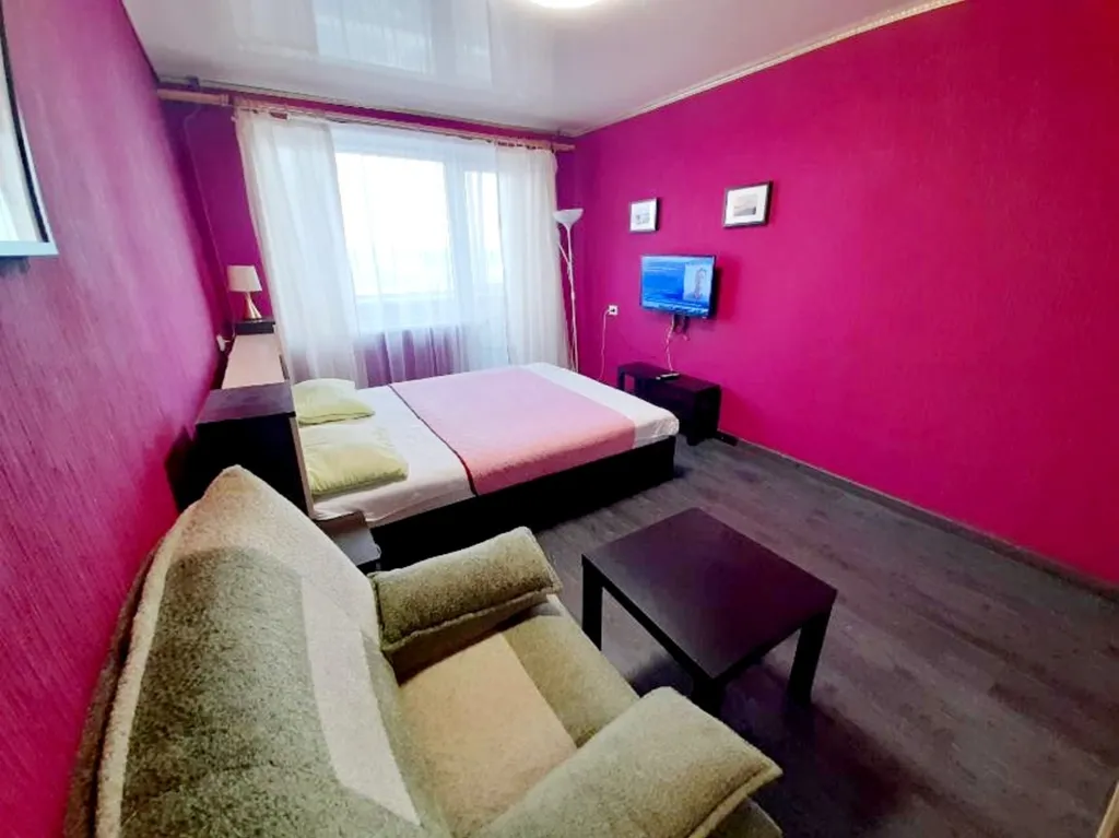 Однокомнатная квартира с балконом и видом на город и залив, 24 часа — аренда посуточно в Мурманск