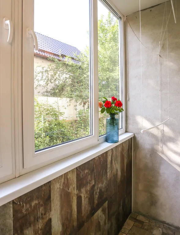 Светлая двухкомнатная квартира в тихом зелёном районе