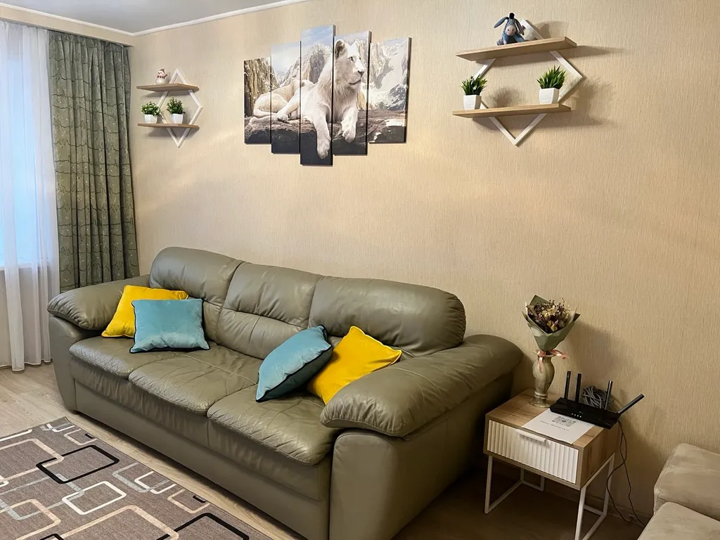 Большая тёплая уютная квартира с тремя отдельными комнатами и лоджией