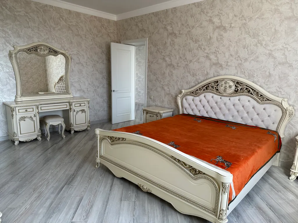 Большой красивый дом у моря