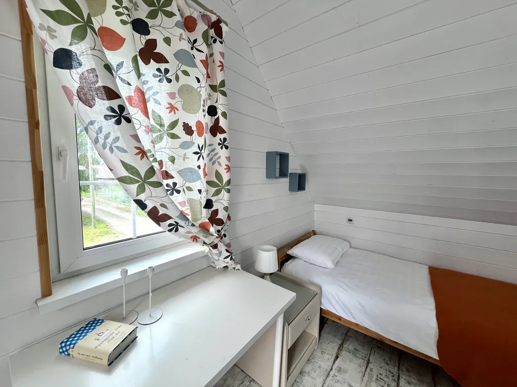 Благоустроенный дом у реки