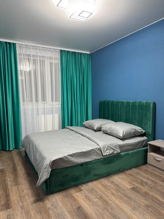 Уютная дизайнерская квартира в центральном районе города — аренда посуточно в Сургут