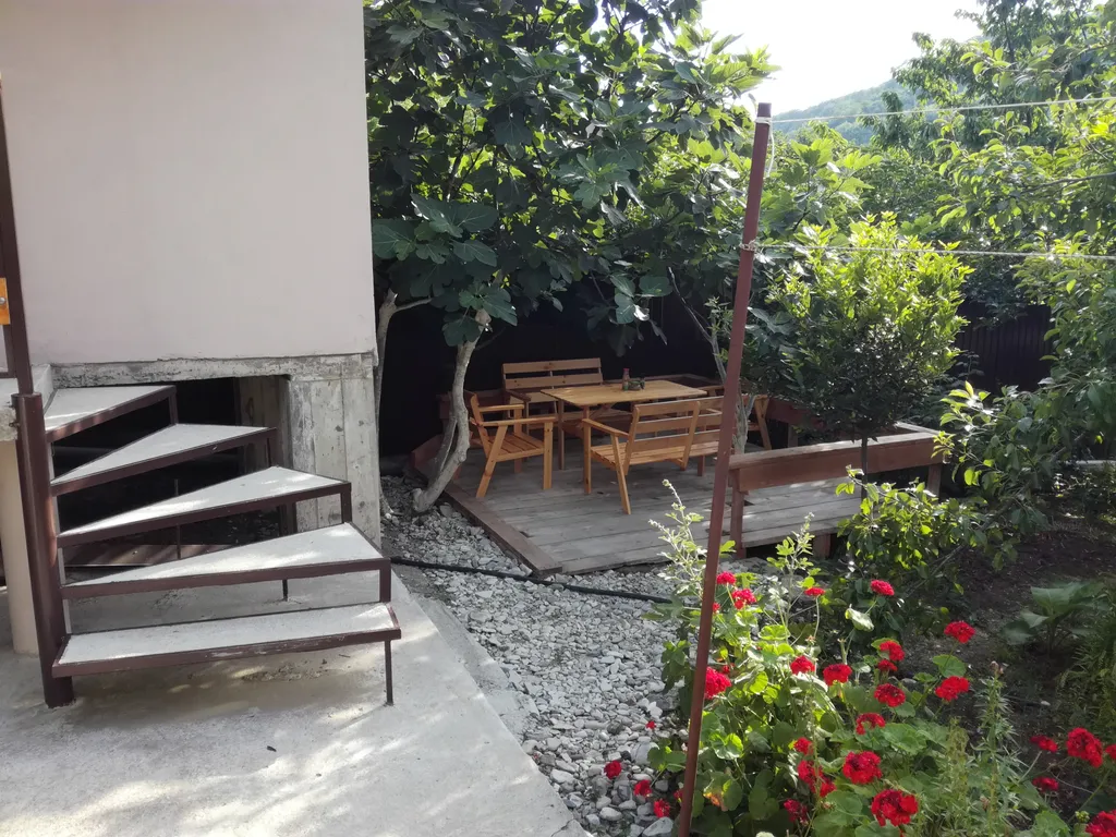 Отдельный домик с террасой