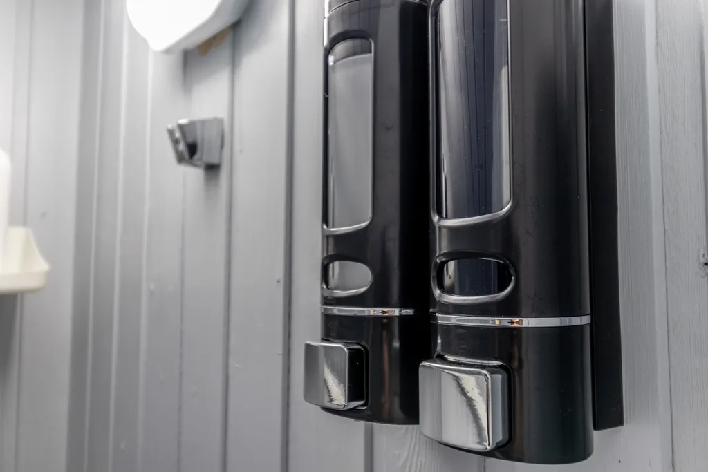 Двухуровневая квартира-студия с отдельной спальней