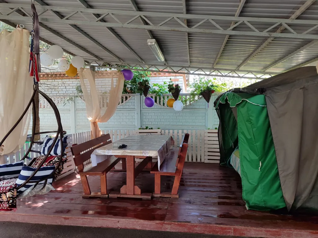 Дом с баней на территории частного домовладения