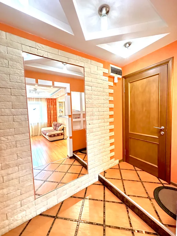 Светлая 2-комнатная:рядом гостиница Воркута и Центральная площадь