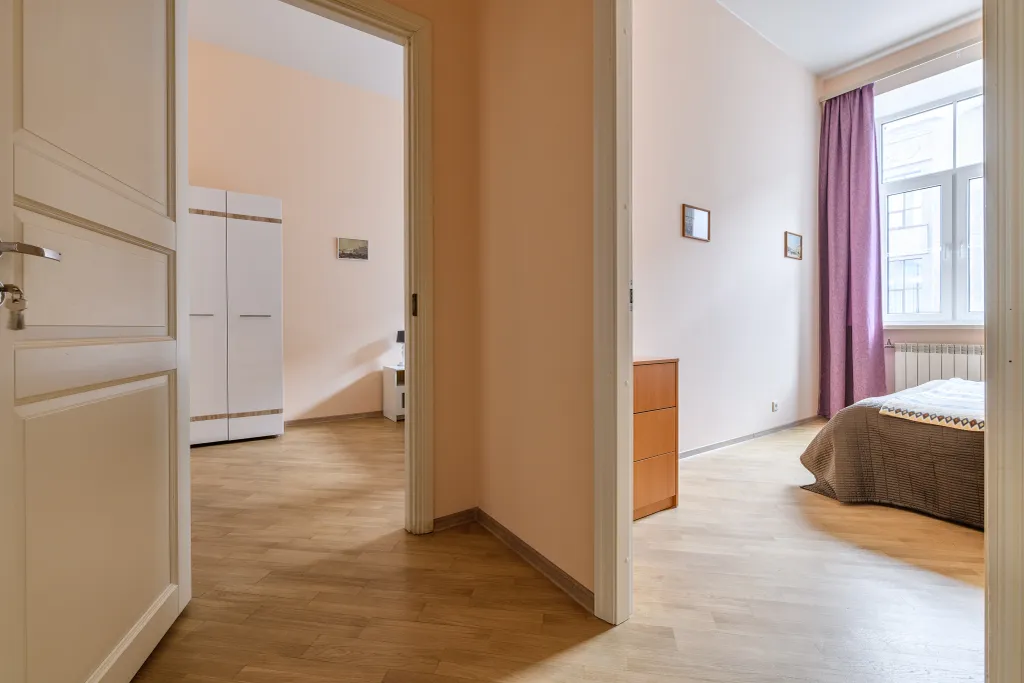 Апартаменты у Эрмитажа
3 спальни, 2 санузла.