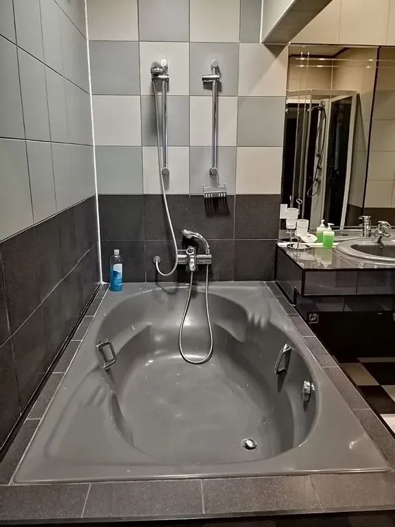 4-комнатная Квартира