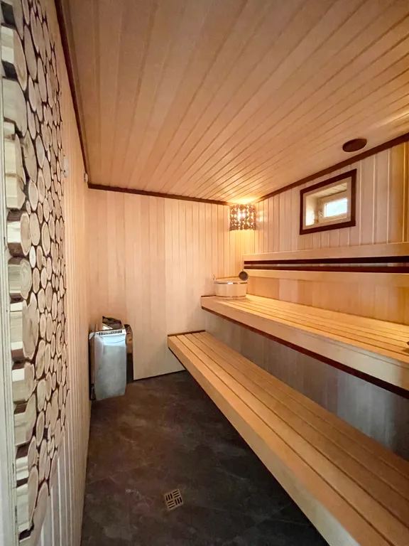 Коттедж с баней и теплым бассейном