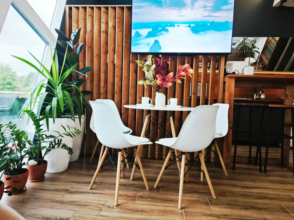 Треугольный дом Lis-A-dom с видом на реку