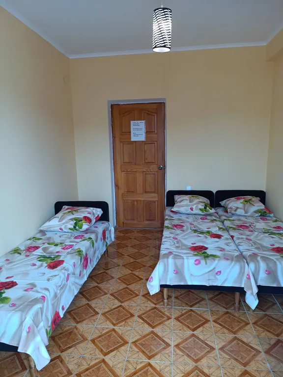 Квартира Квартира 3-местный номер с балконом и личным санузлом рядом с номером — Лазаревское