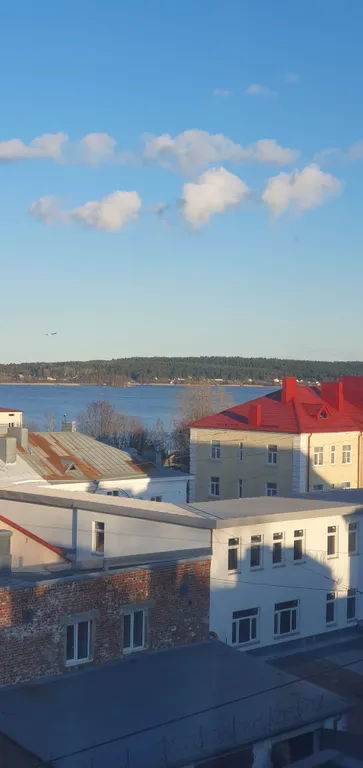 Уютная студия в центре города с видом на озеро