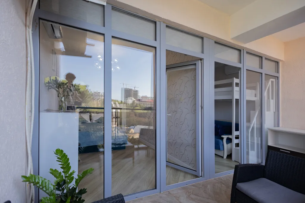 Двухкомнатные апартаменты с балконом рядом с морем