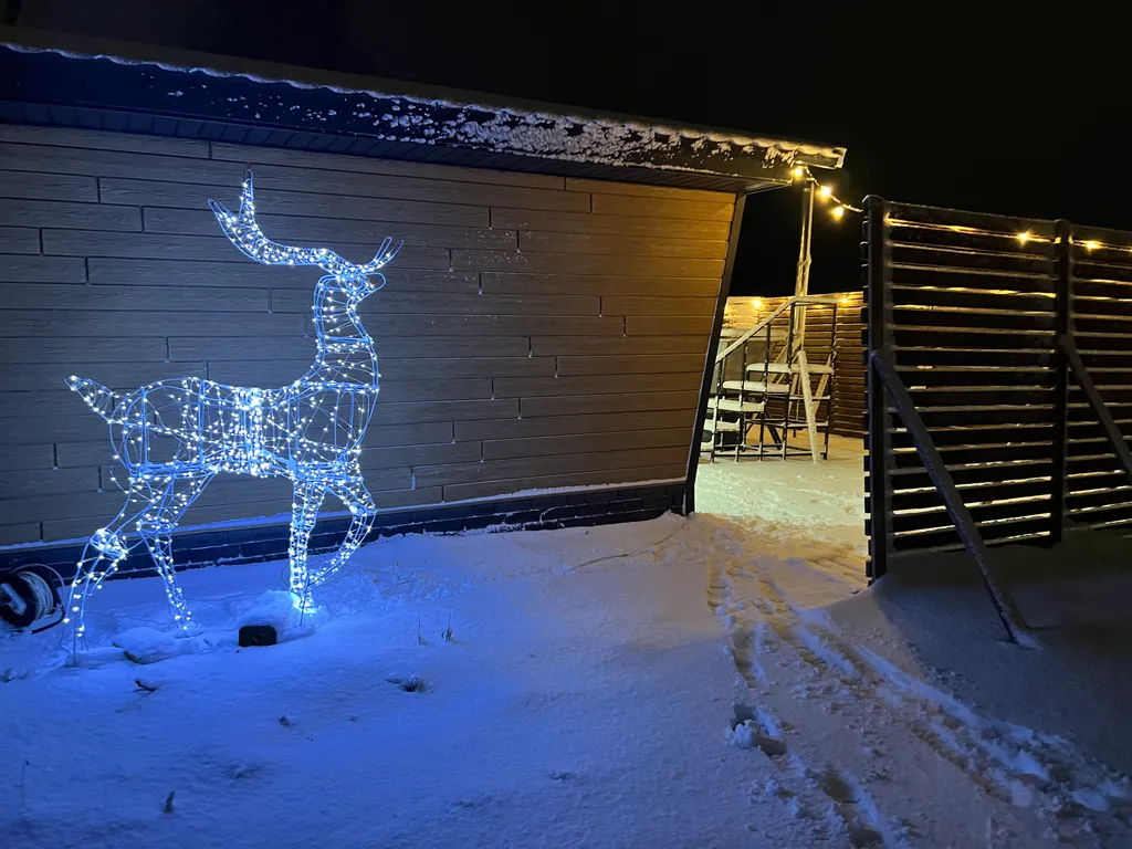 Уютный домик на берегу реки