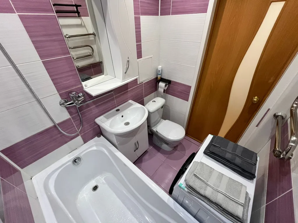 Квартира в 1 минуте ходьбы от нижнекамских терм с новой мебелью