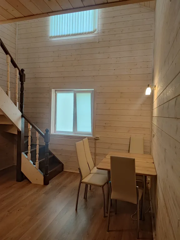 Просторный деревянный коттедж, половина дома 2 этажа 4п