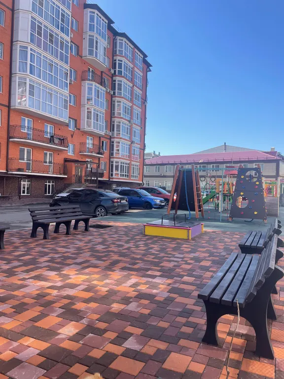 Просторная квартира с видовым балконом близ Питьевой Галереи Санатории