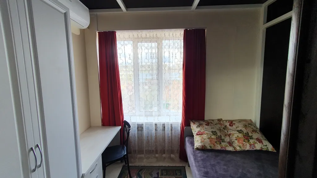 Зал и три изолированные спальни