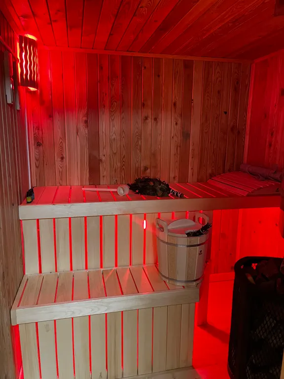 Дом в окружении сосен