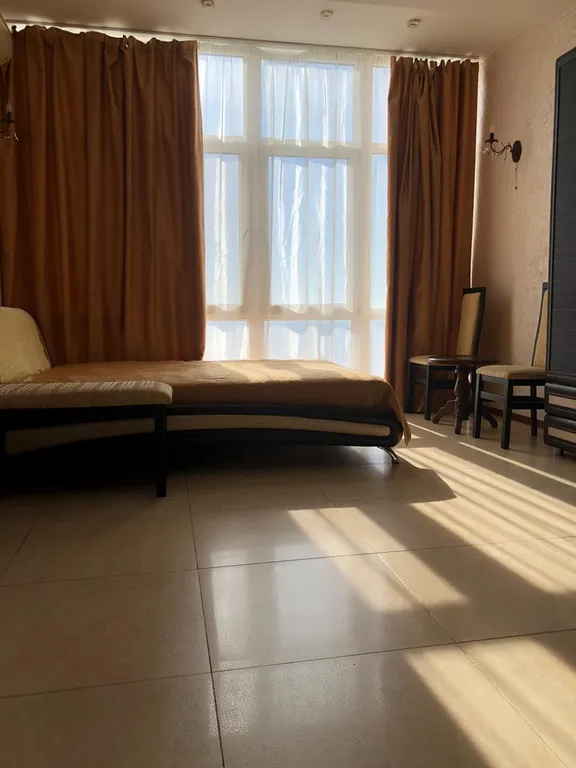 Двухкомнатная, новая, видовая квартира с витражными окнами на парк, море, горы