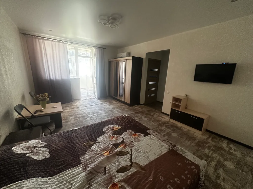 Уютная квартира в закрытом дворе с детской площадкой и парковкой — аренда посуточно в Ялта