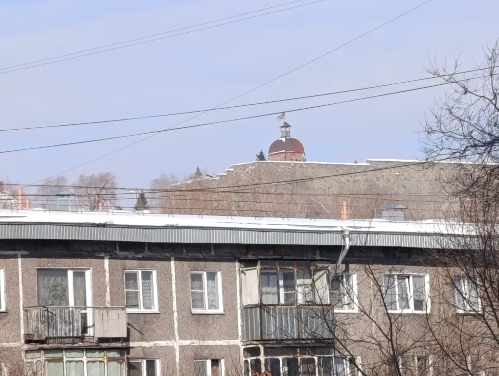 Просторная двухкомнатная квартира с видом на Кузнецкую крепость