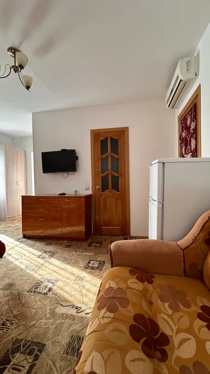 Благоустроенная комната в коттедже с балконом