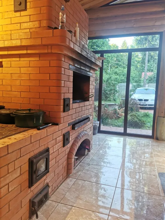 Уютный коттедж из бруса с бассейном