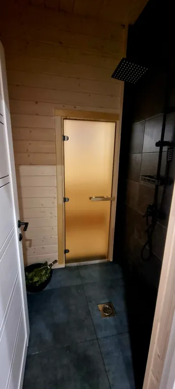 Современный дом у каньона реки Лава, с баней и видом на ручей