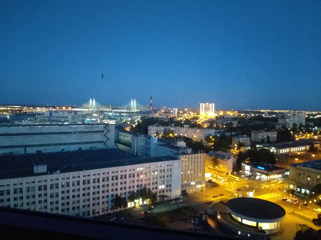 Видовая квартира рядом с метро и собственной парковкой