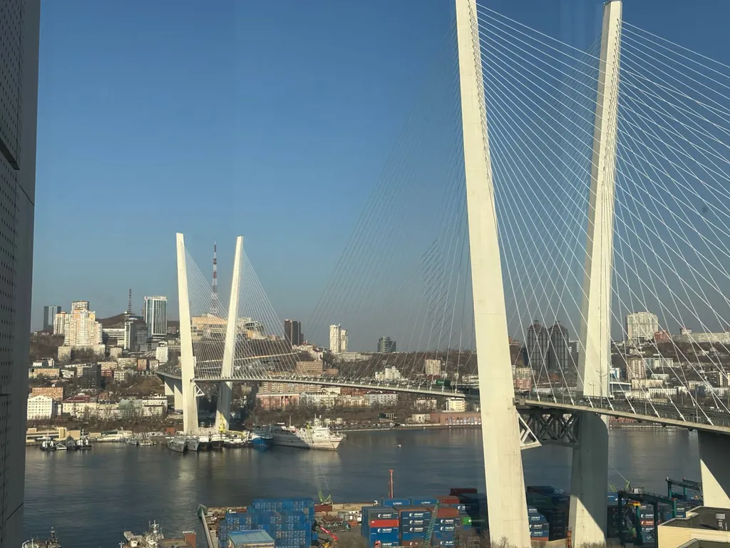 Новый панорамный апартамент с видом на море и Золотой Мост