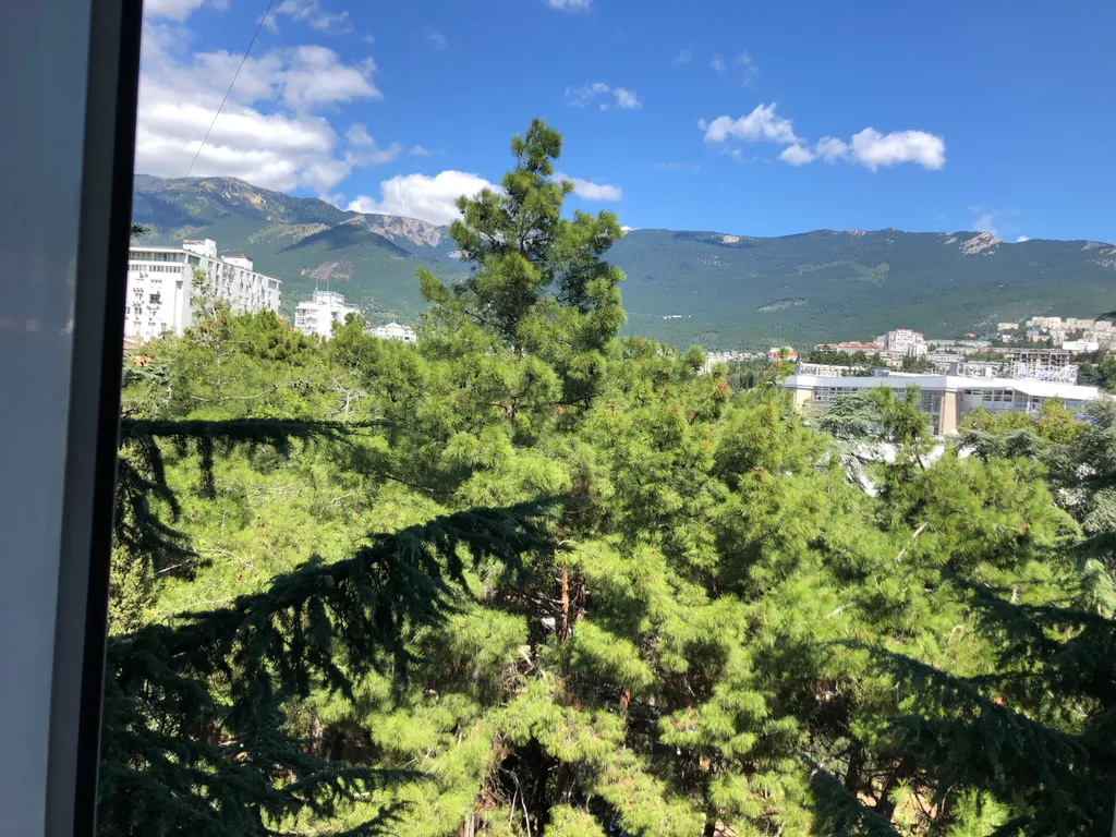 Квартира Уютная комната с видом на море и горы в центре города — аренда посуточно в Ялта