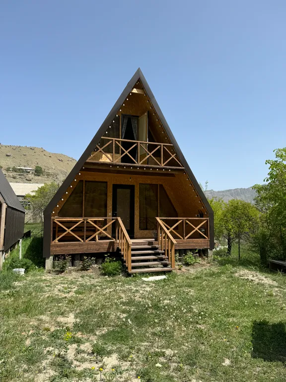 Коттедж Уютный домик в горах в стиле А-фрейм — аренда посуточно в Хоточ