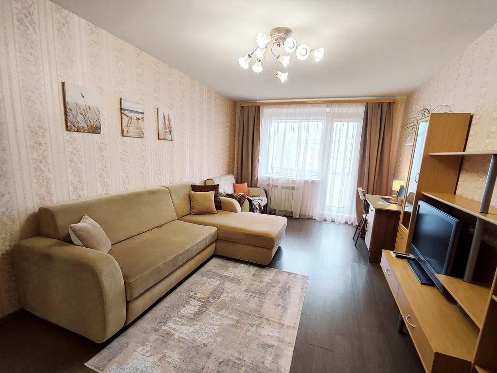 Большая 2-комнатная квартира с большой кухней, рядом озеро