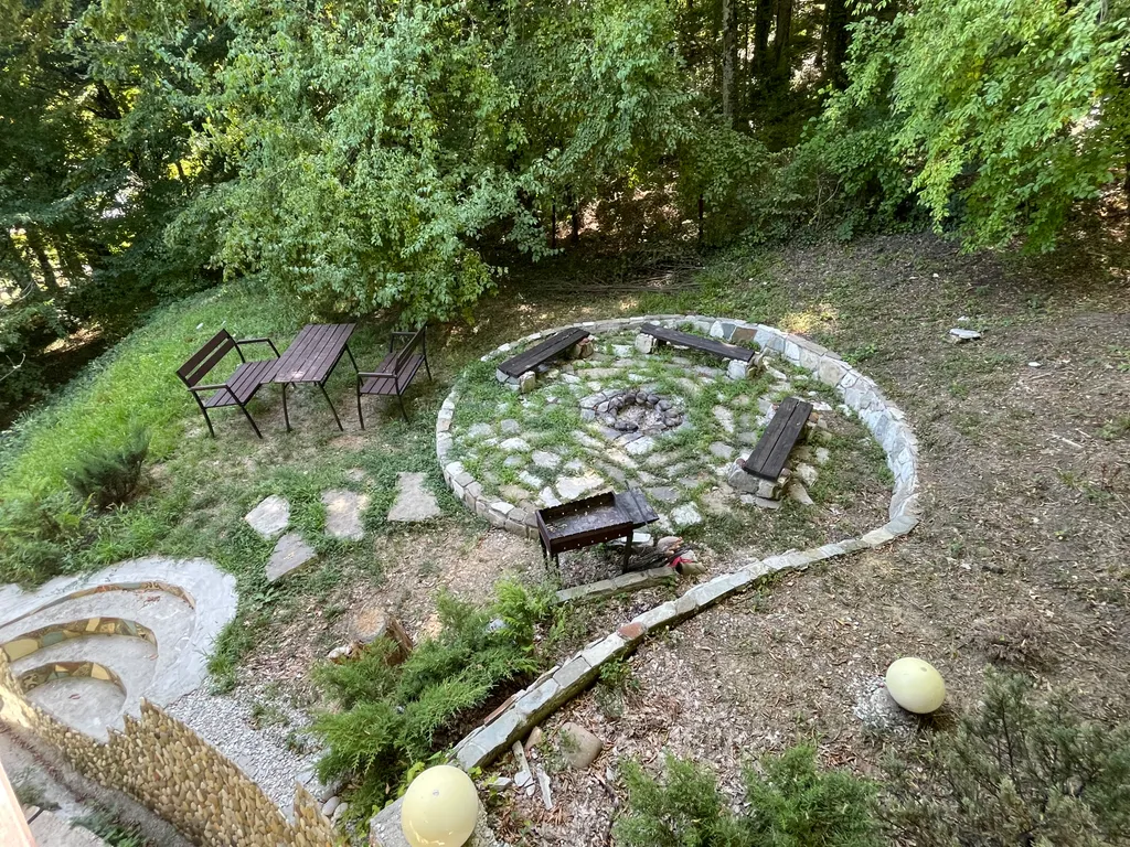 Круглый дом в горах