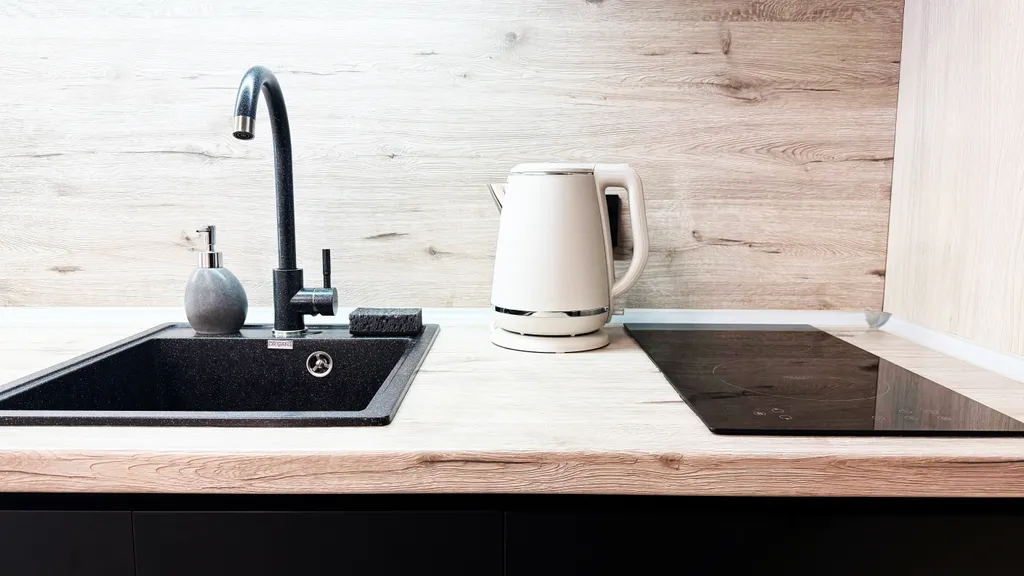 Красивый апартамент с балконом и открытым видом на горы. Центр