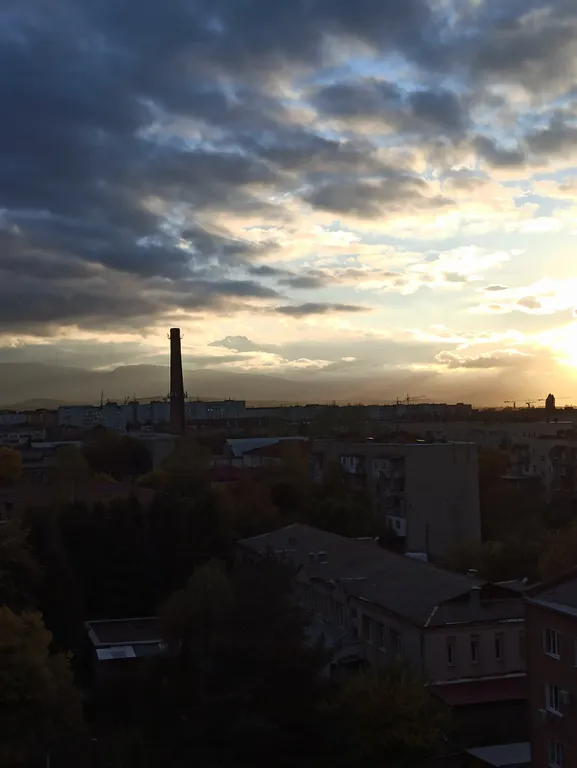 Классная уютная квартира с видом на горы